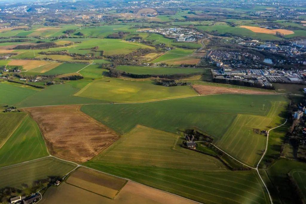 Take an Aerial Tour Around Düsseldorf with Wingly 2