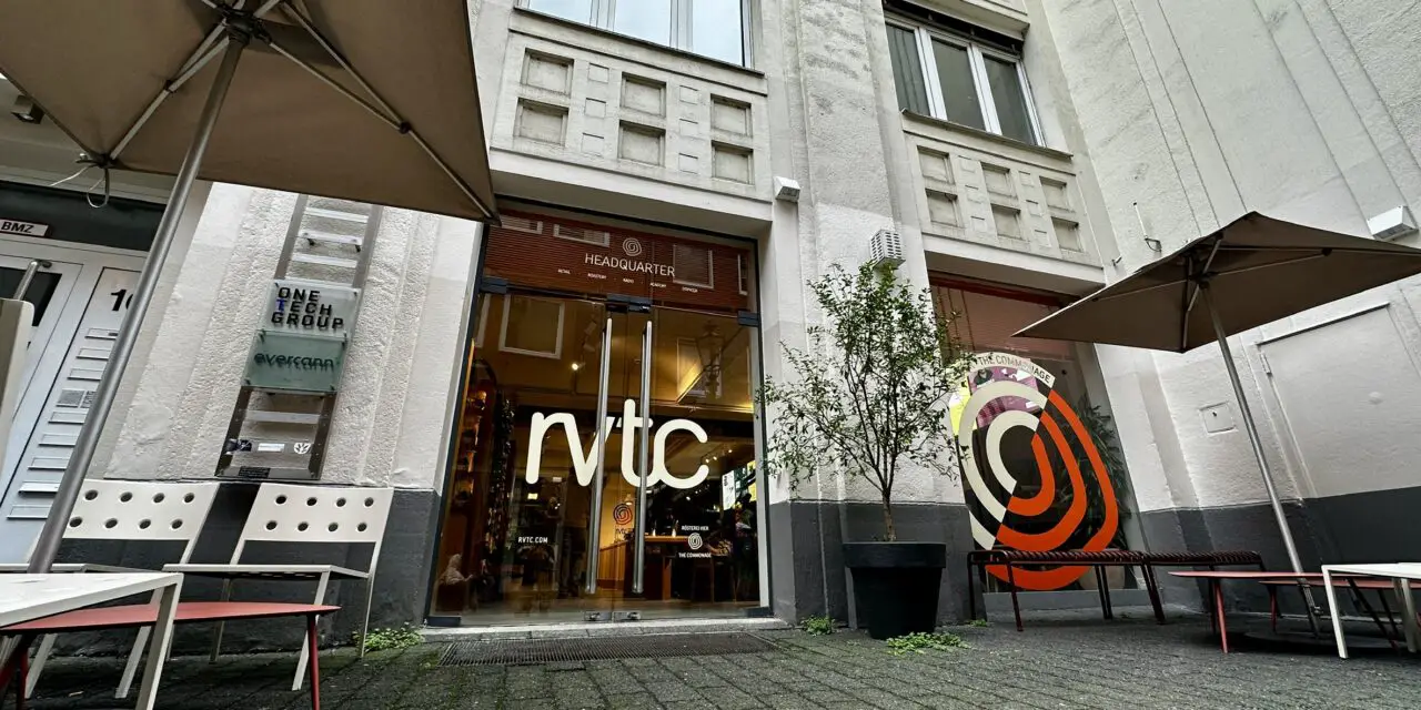 RVTC: Düsseldorf’s Coffee Haven with In-House Roasting and Sustainable Sourcing